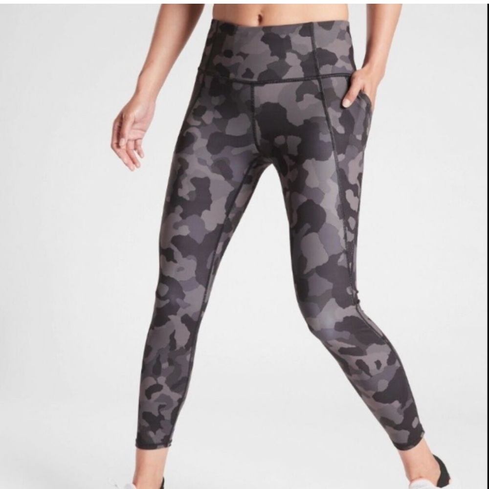 Athleta Lightning Camo 7/8 Tight Medium